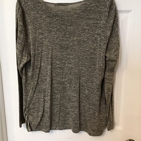 Plus Size Revolution Casual top 🔥2 for $20🔥 - Picture 2 of 3
